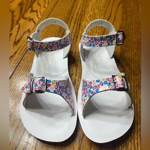 New in Box Girls size 12 White Floral Sun Sans Sandals